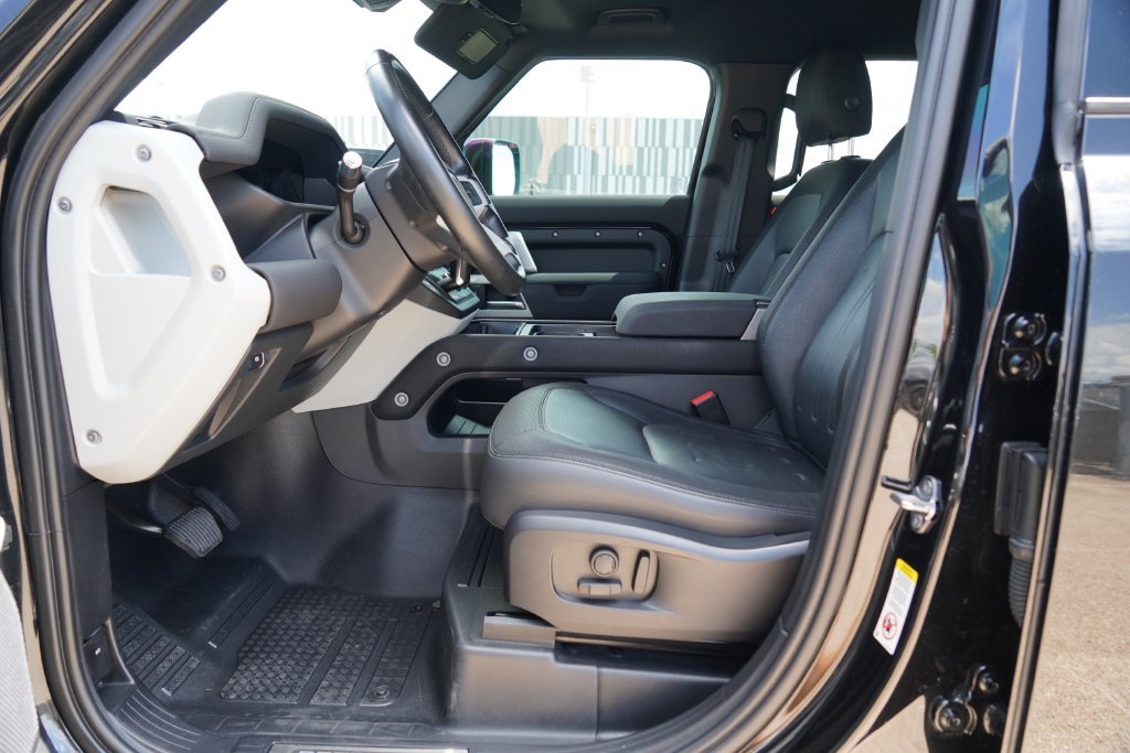 Used 2022  Land Rover X-Dynamic SE image 10