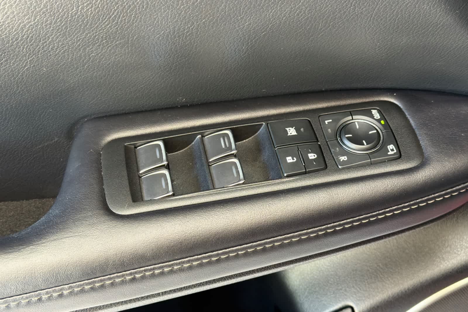 Used 2019 Matador Red Mica Lexus  image 13
