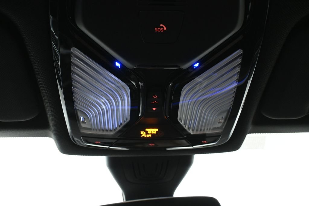 Used 2021 Black Sapphire Metallic BMW xDrive40i image 21