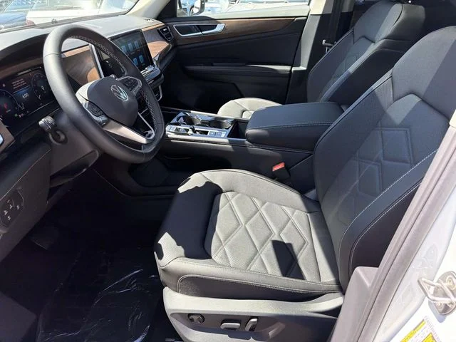 New 2026 White/off-white Volkswagen 2.0T SE w/Technology image 18