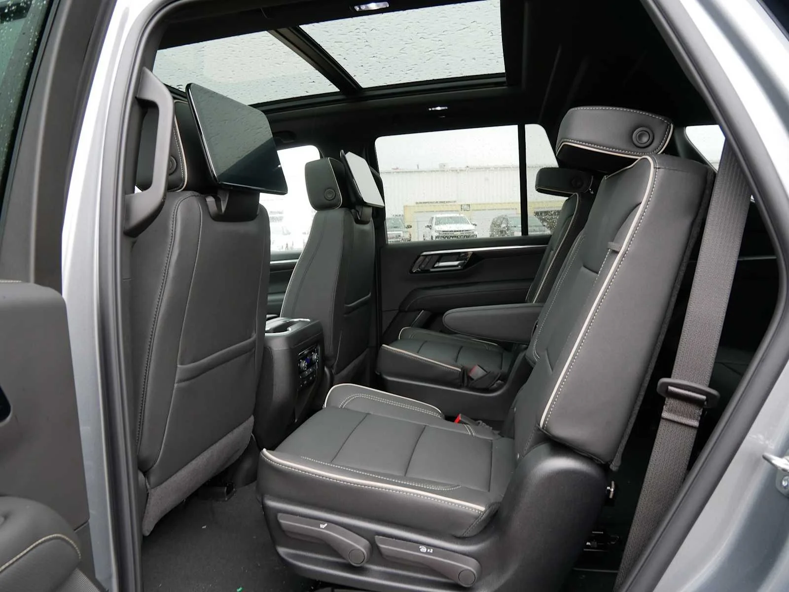 2026 Chevrolet Tahoe Premier - Photo 11