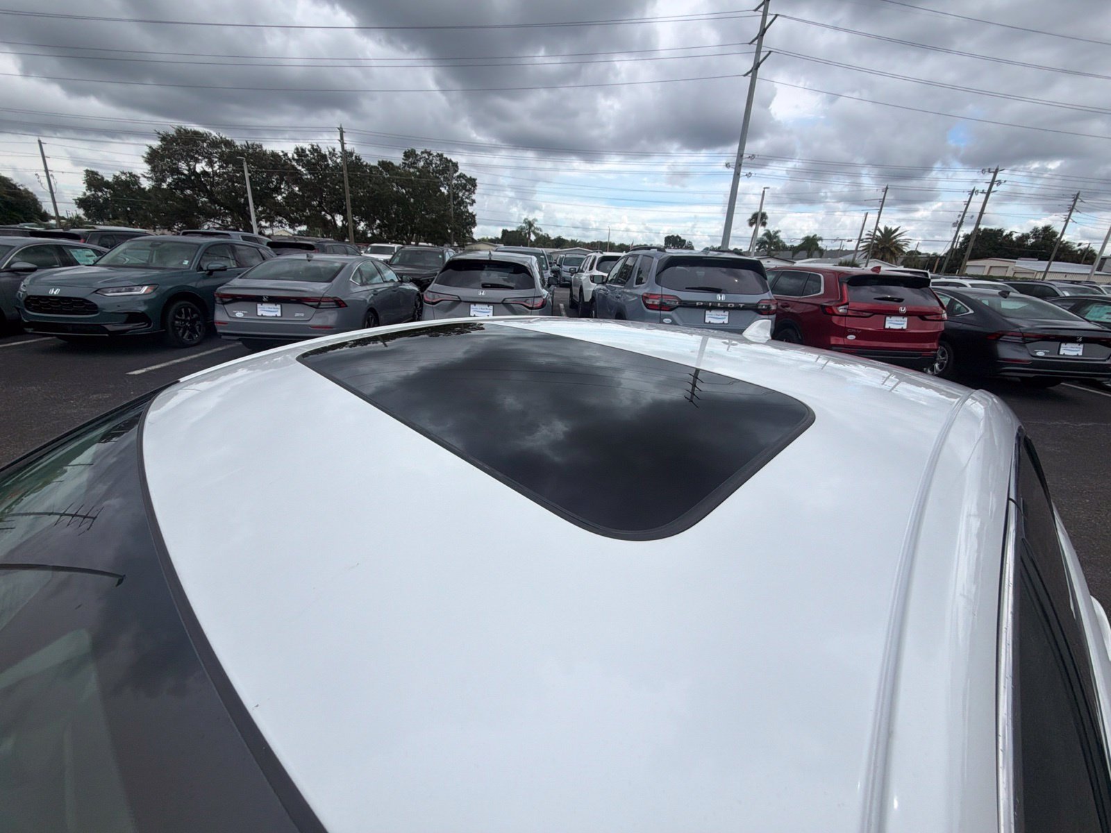 Used 2025 White Honda EX-L image 17