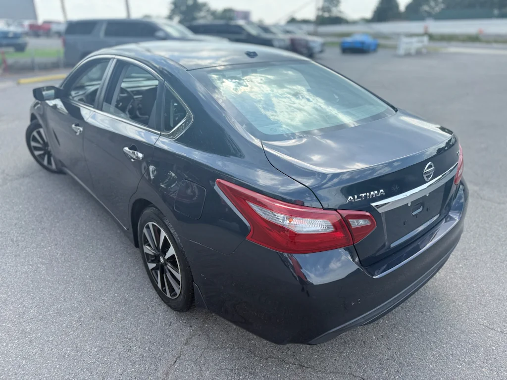 Used 2018 Storm Blue Nissan 2.5 SV image 17