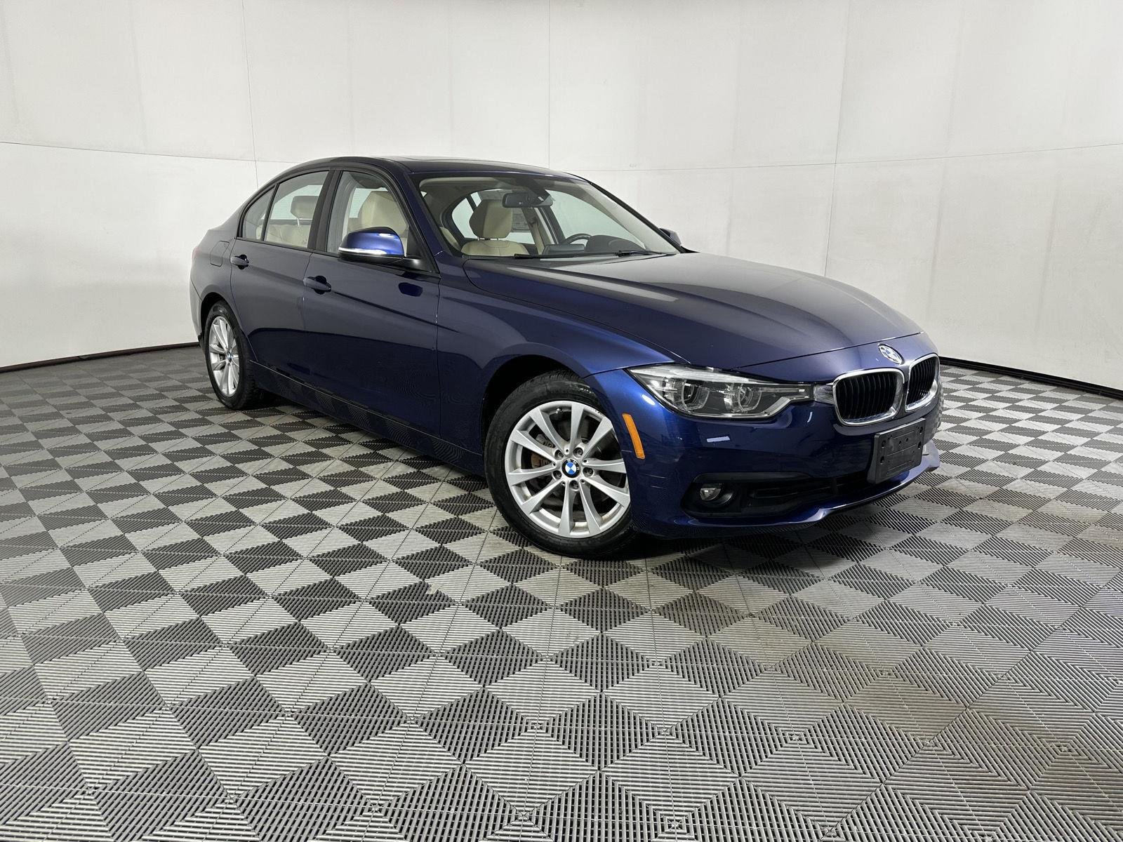 Used 2018 Mediterranean Blue Metallic BMW 320i xDrive image 9