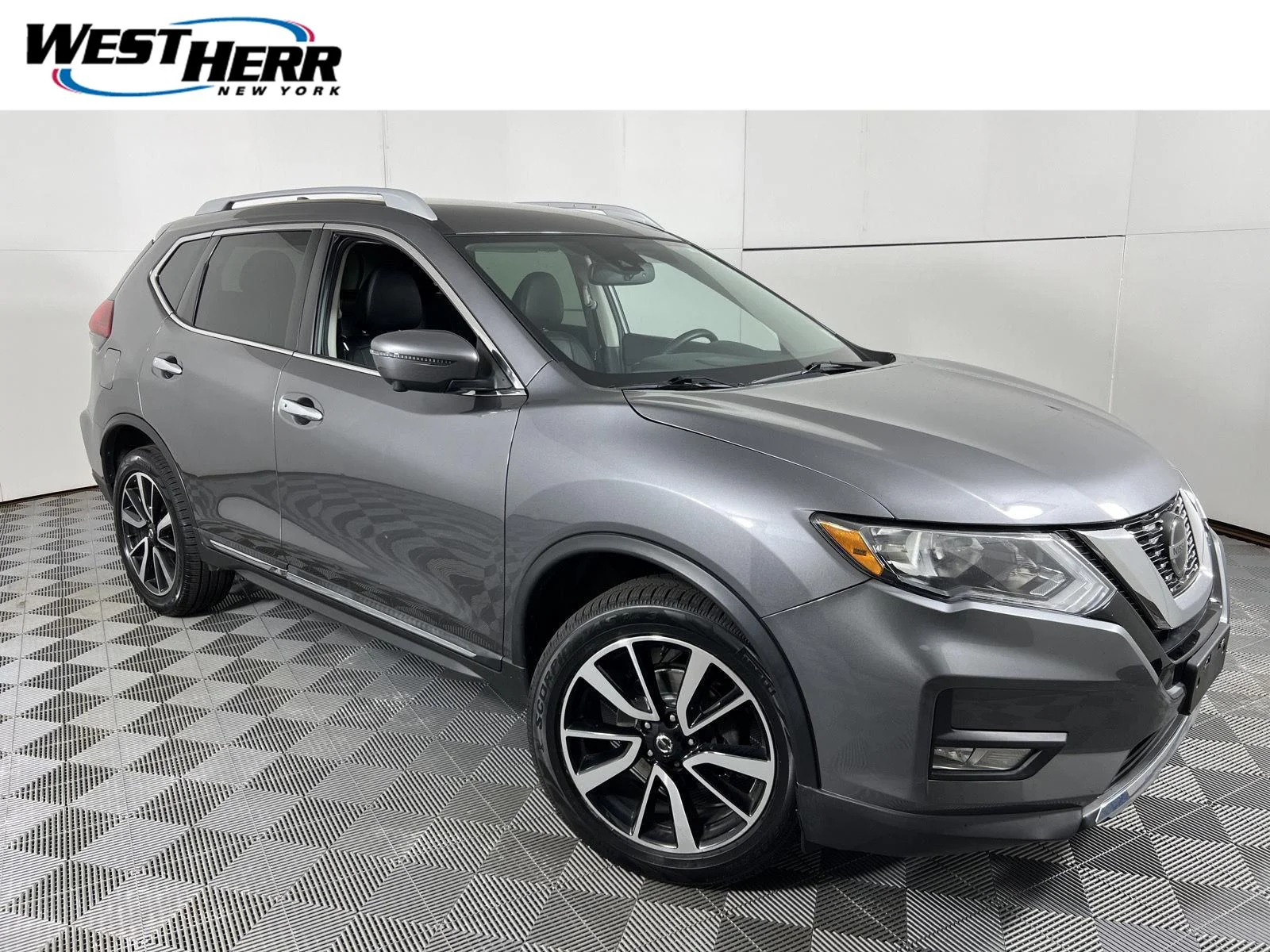 Used 2019 Gun Metallic Nissan SL image 1