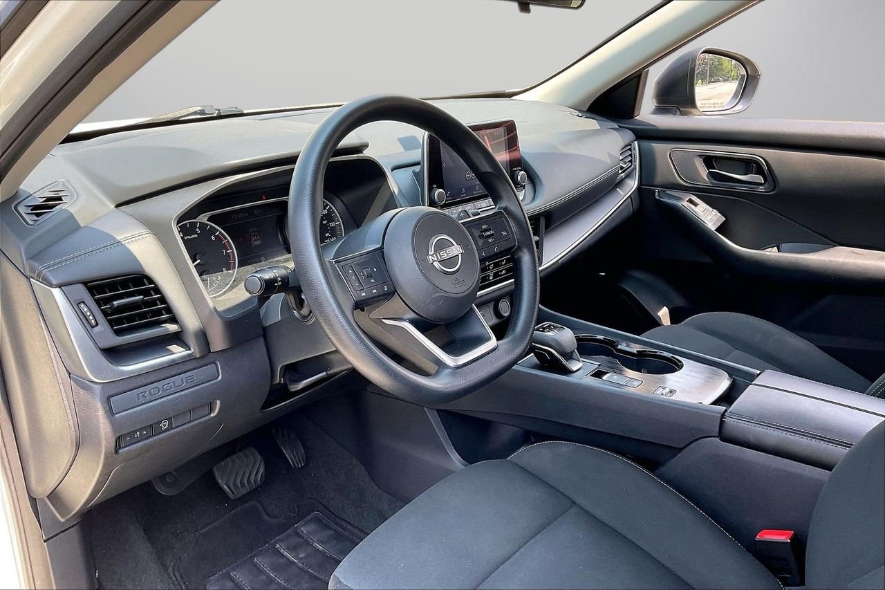 Used 2024 White Nissan S image 19