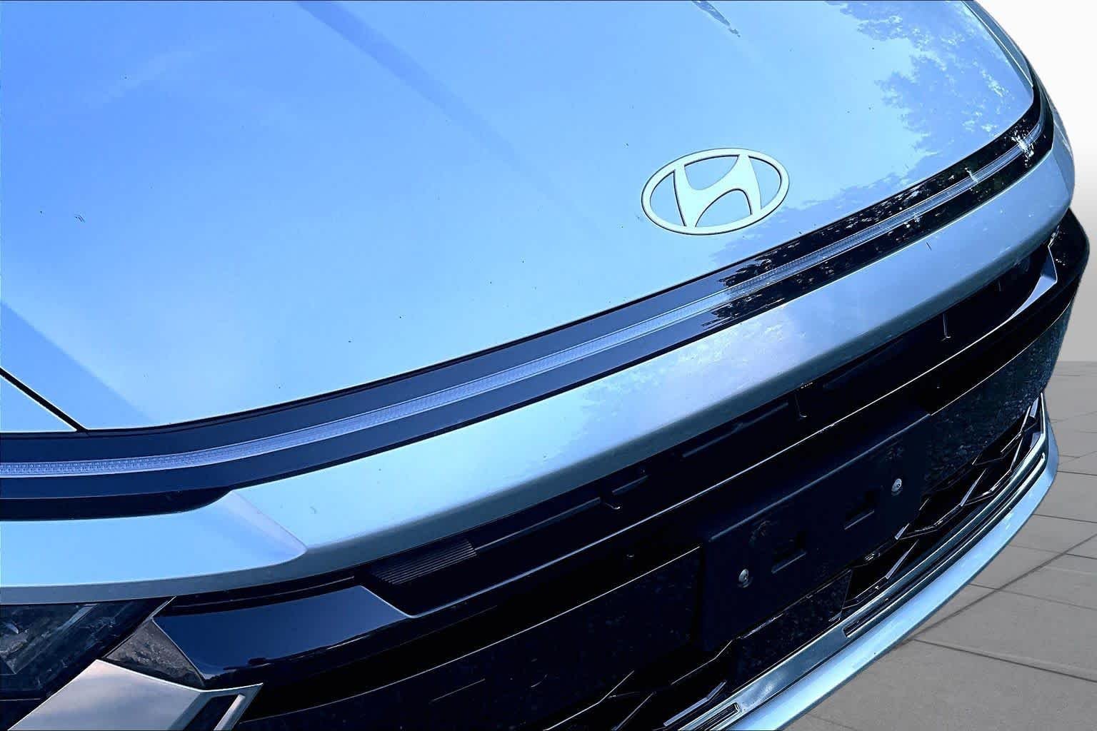 Used 2025 Aero Silver Hyundai SEL image 30
