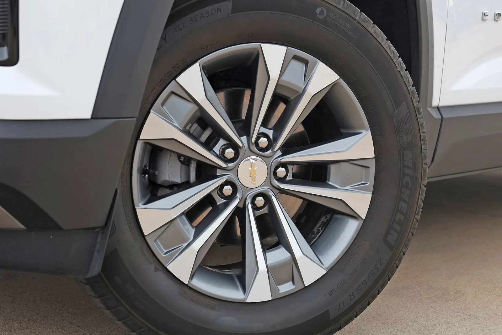 Used 2025 White Chevrolet LT image 13