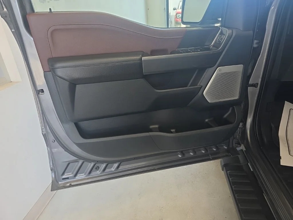 Used 2022 Gray Metallic Ford Lariat image 9