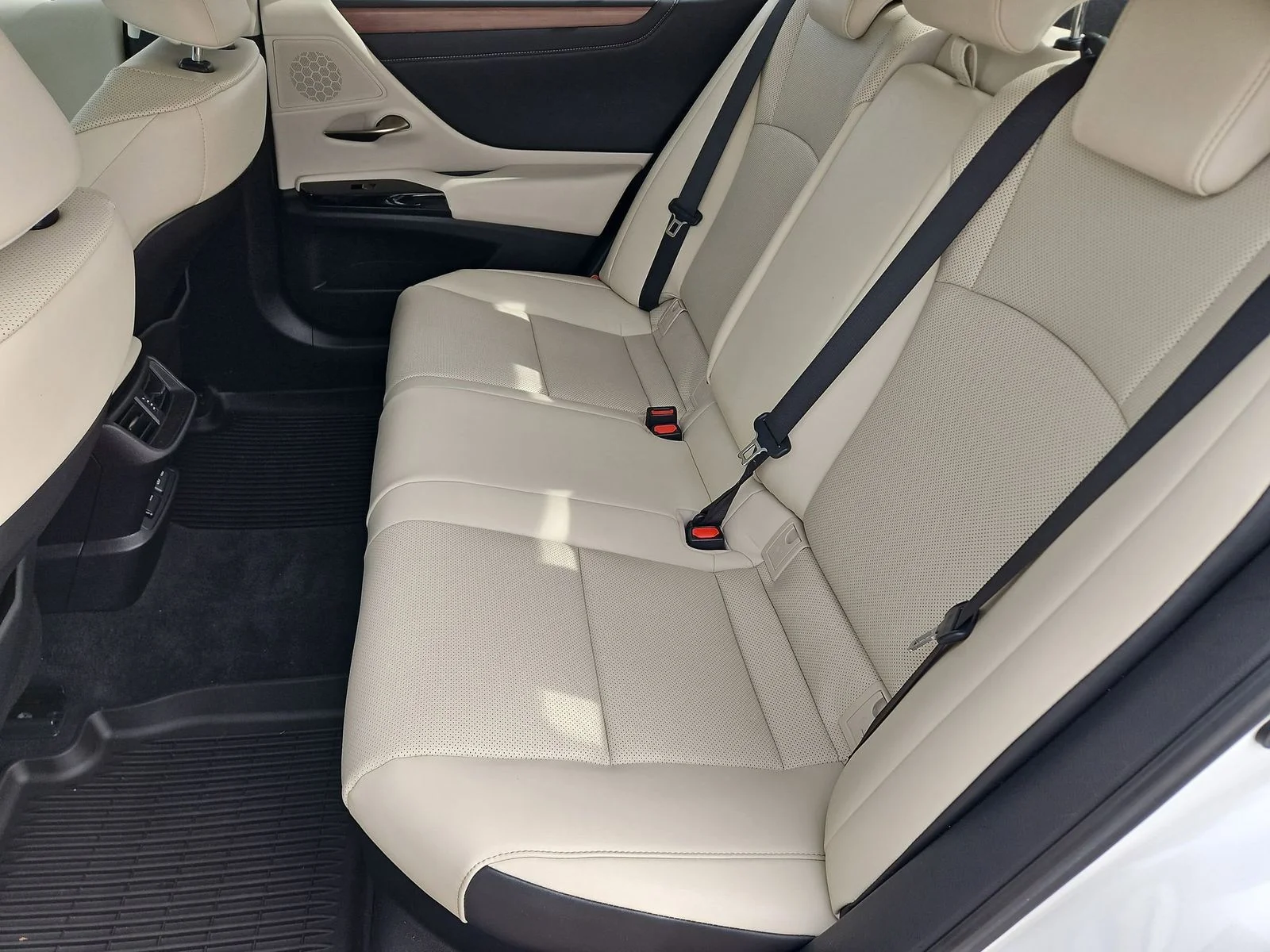 Certified Used 2025 White Pearl Lexus 300h image 23