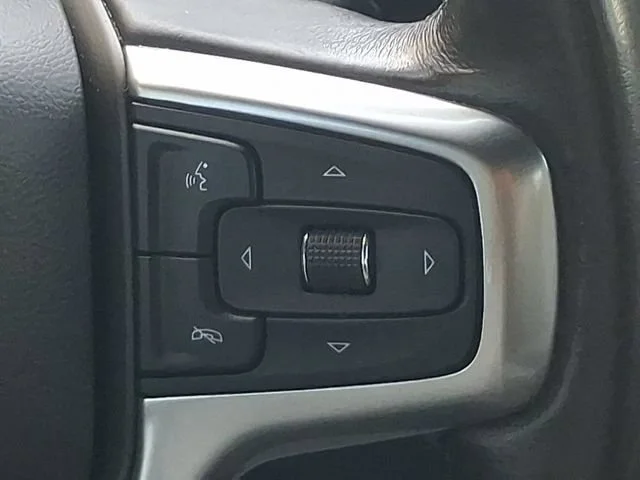 Used 2020 IRIDESCENT PEARL TRICOAT Chevrolet LT image 13