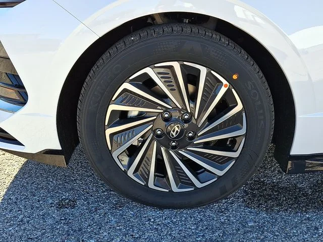 New 2026 White Hyundai SEL image 19