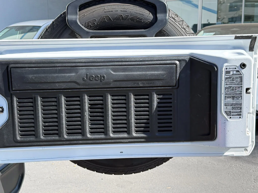 Used 2022  Jeep Unlimited Sahara image 12
