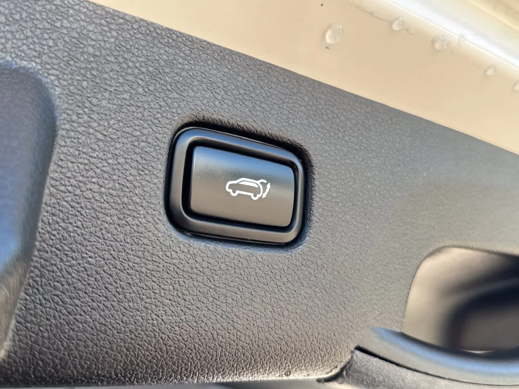 Used 2023 White Kia X-Line image 8