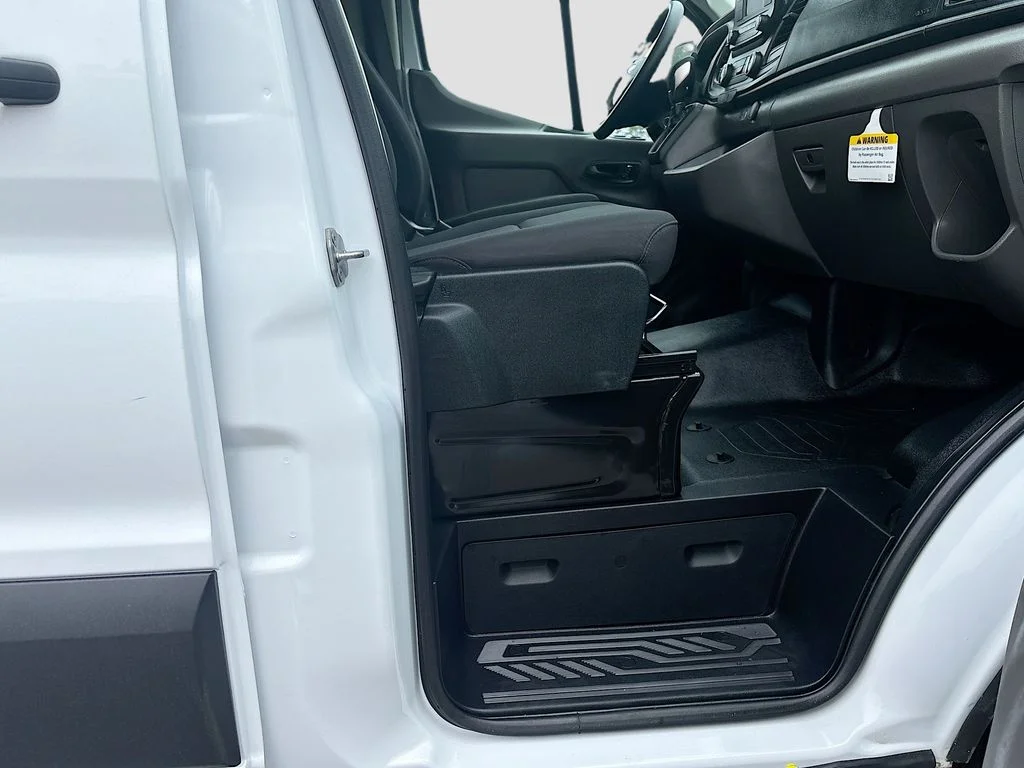 Used 2025 Oxford White Ford Base image 19