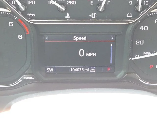 Used 2022 White GMC Elevation image 28
