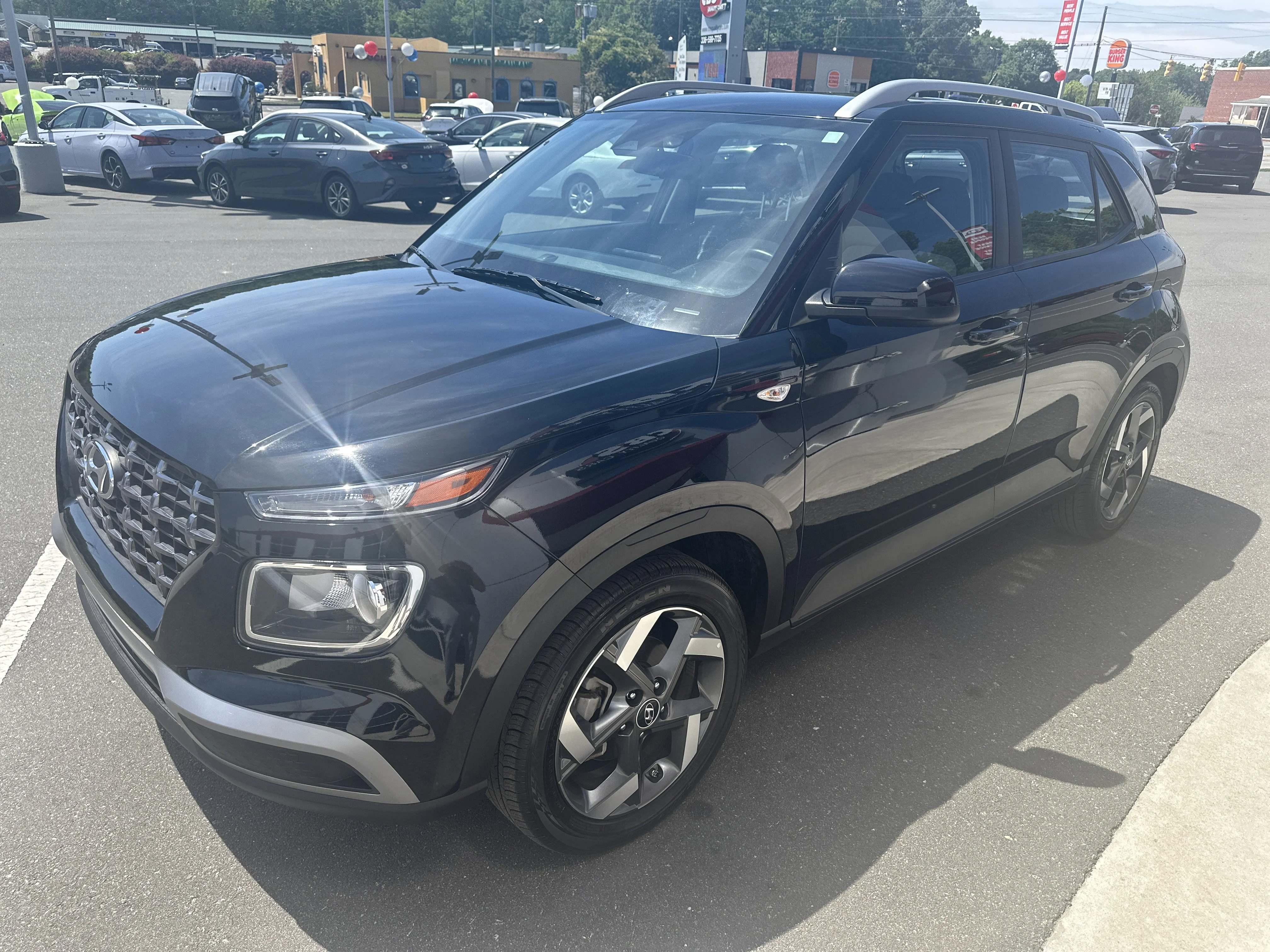 Used 2025 Onyx Black Hyundai SEL image 4