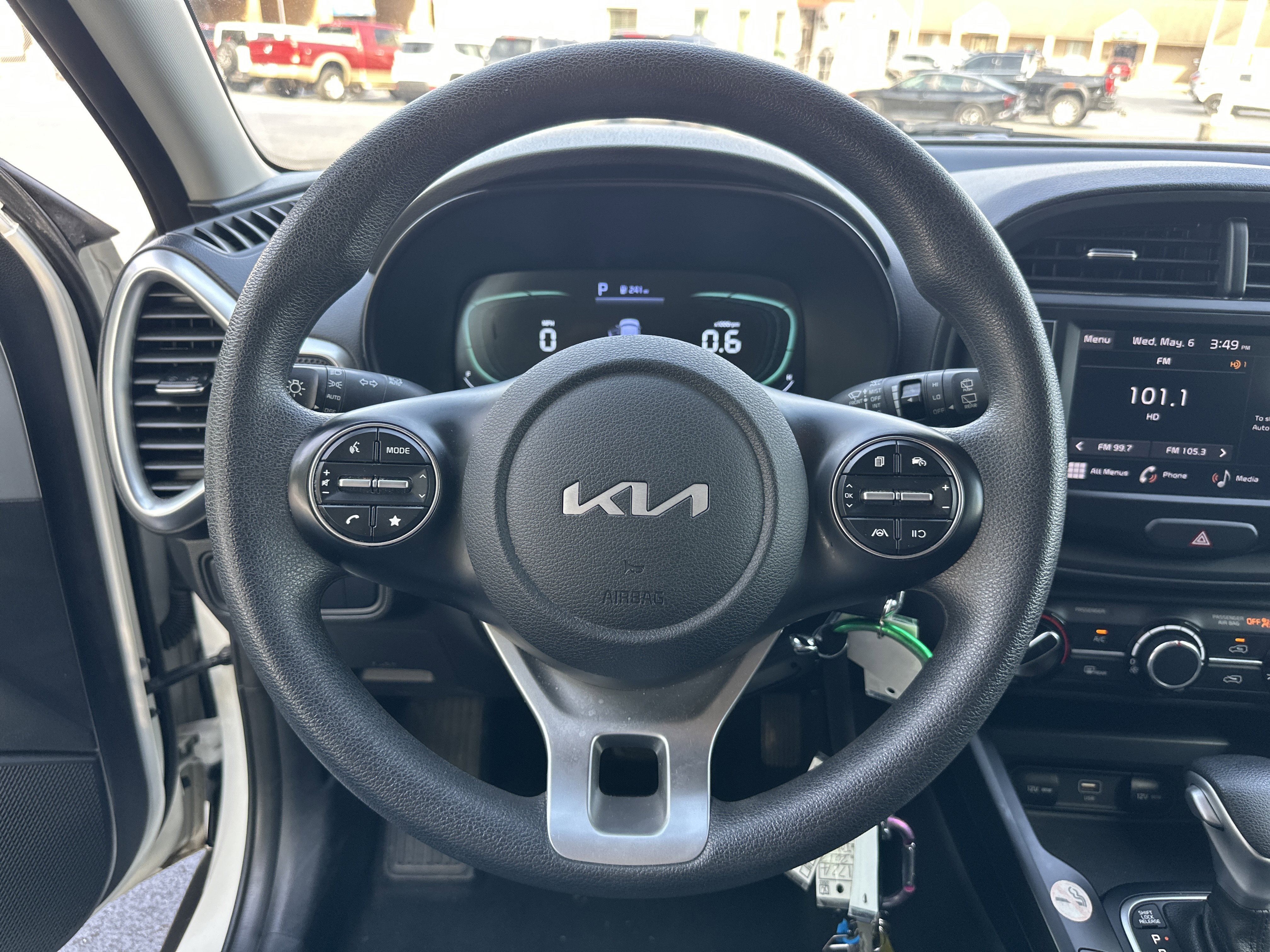 Used 2024 Snow White Pearl Kia LX image 27
