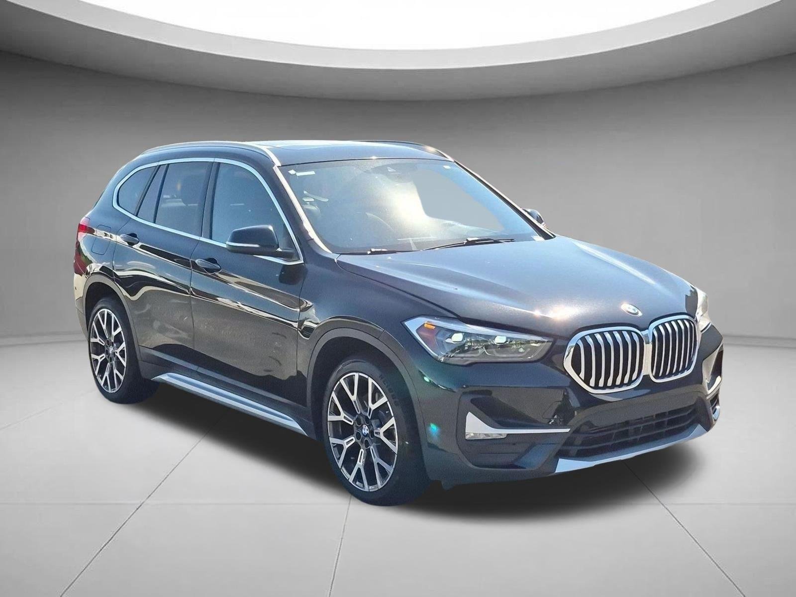 Used 2020 Black Sapphire Metallic BMW sDrive28i image 7