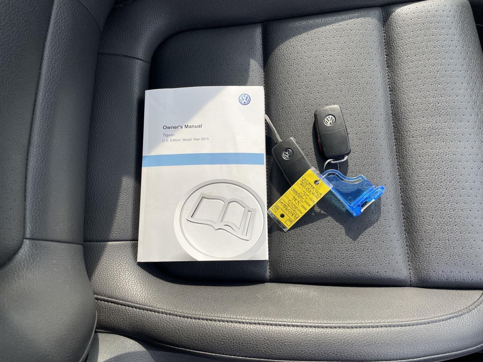 Used 2013 Candy White Volkswagen SE w/Sunroof & Nav image 28