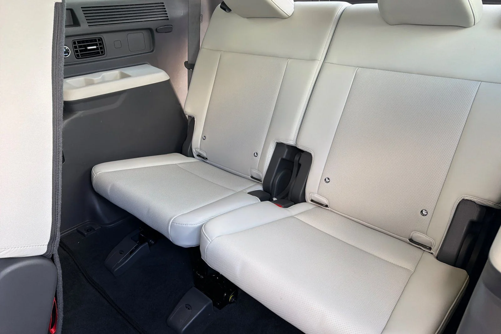 Used 2024 Green Hyundai SEL image 15