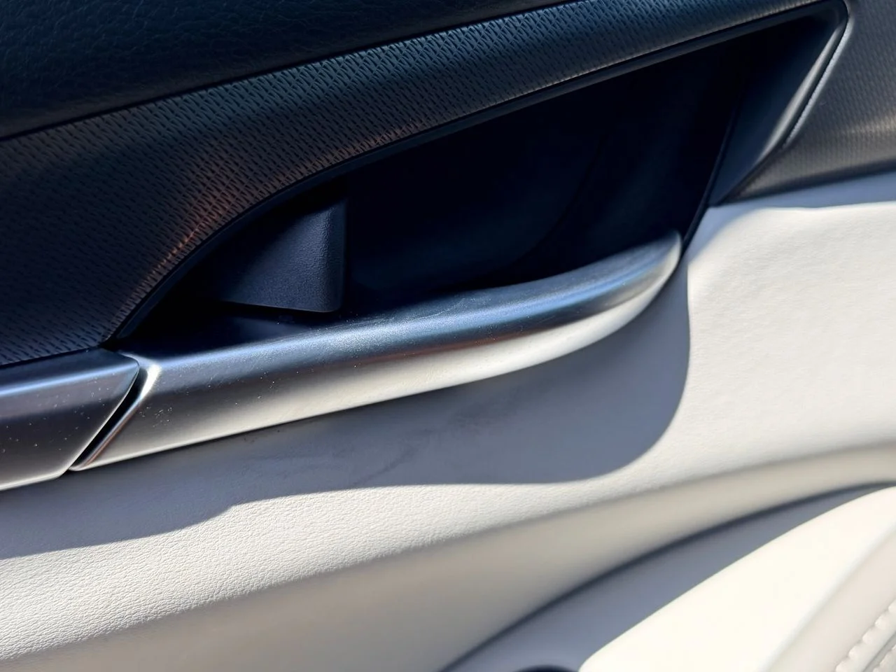New 2027 HARBOR GRAY INFINITI Luxe FWD image 17