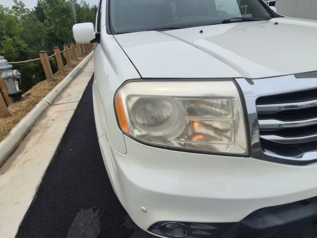 Used 2014 Taffeta White Honda Touring image 5
