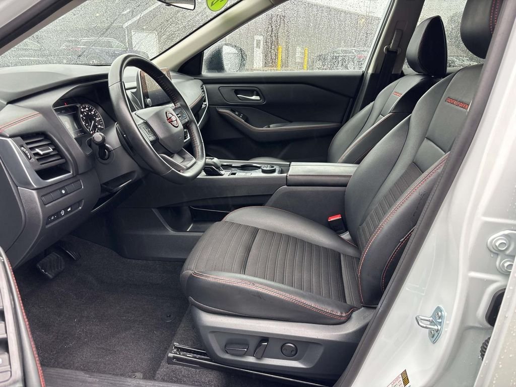 Used 2025 White Nissan Rock Creek image 9