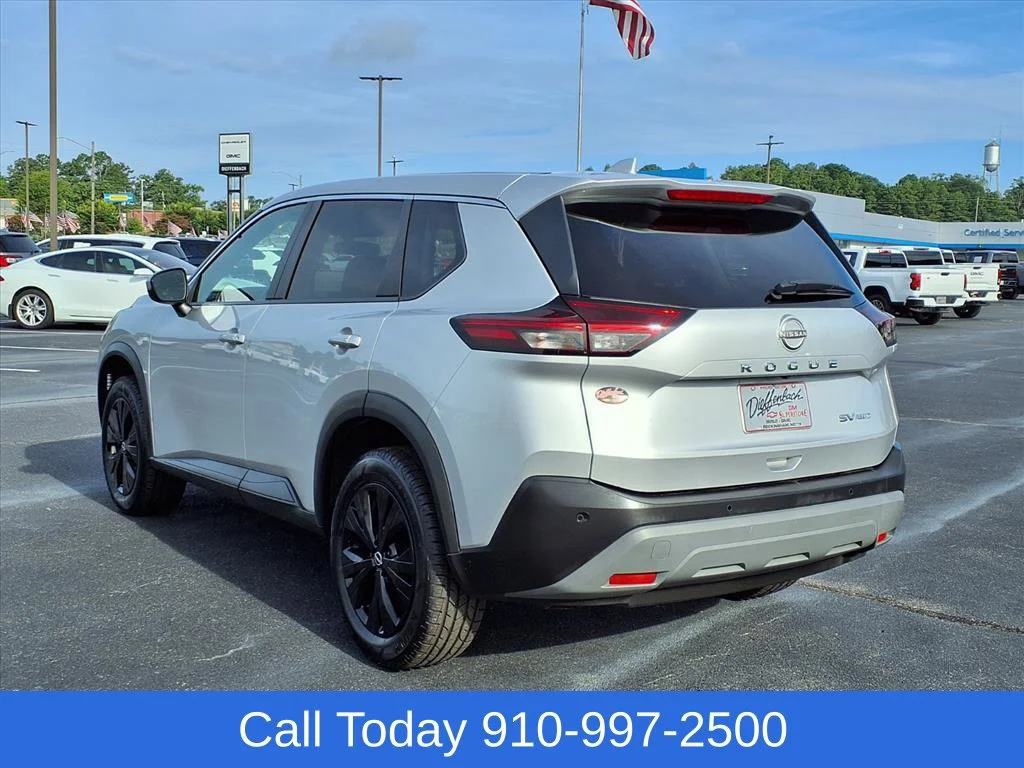 Used 2022 Silver Nissan SV Intelligent AWD image 5