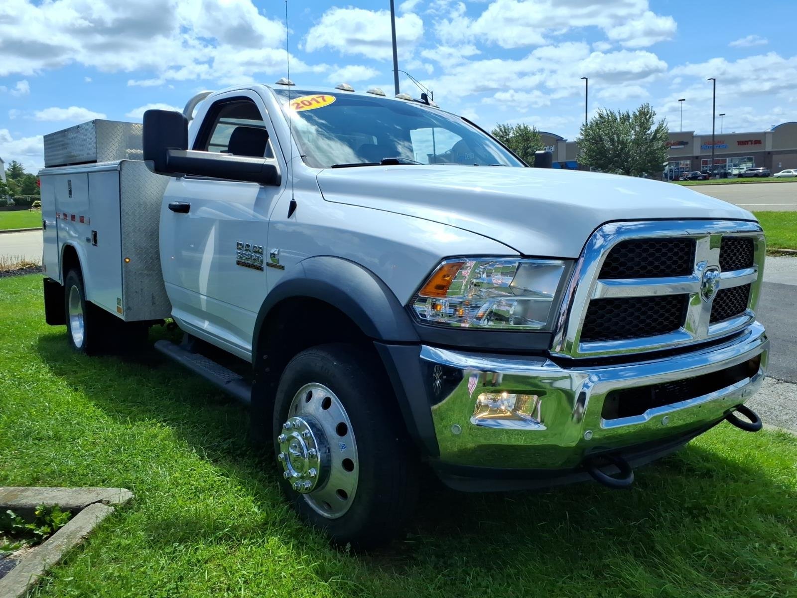 Used 2017 White RAM SLT image 3