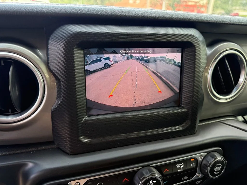 Used 2020 Silver Jeep Unlimited Sahara image 20