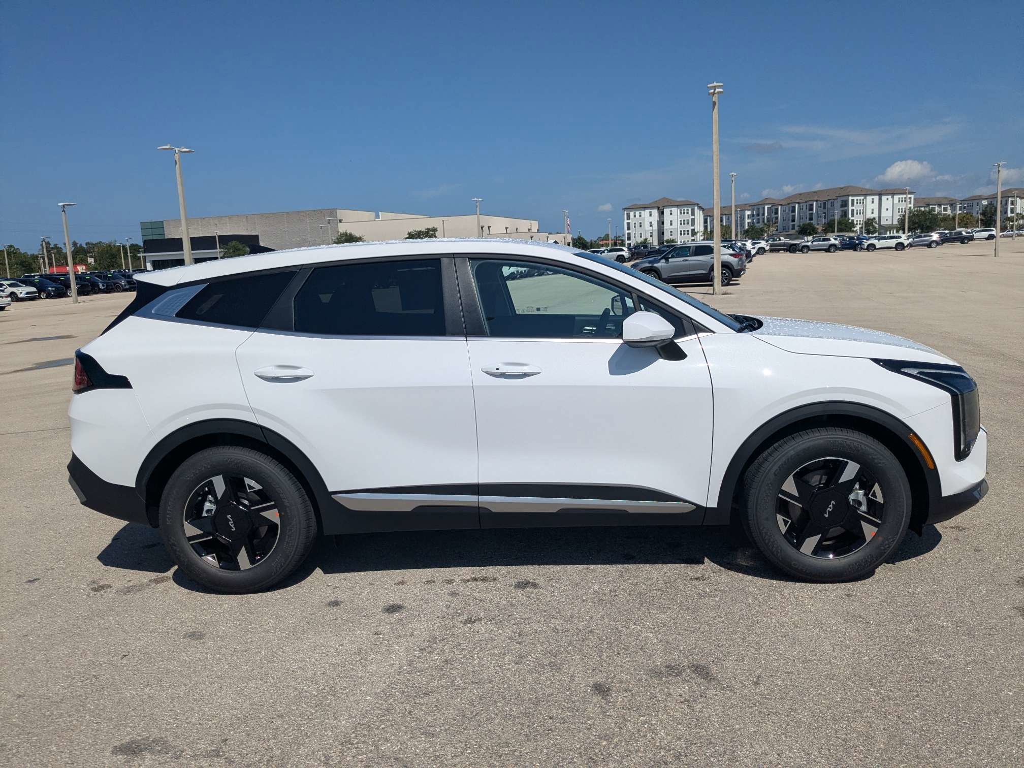 New 2026 Glacial White Pearl Kia LX image 4