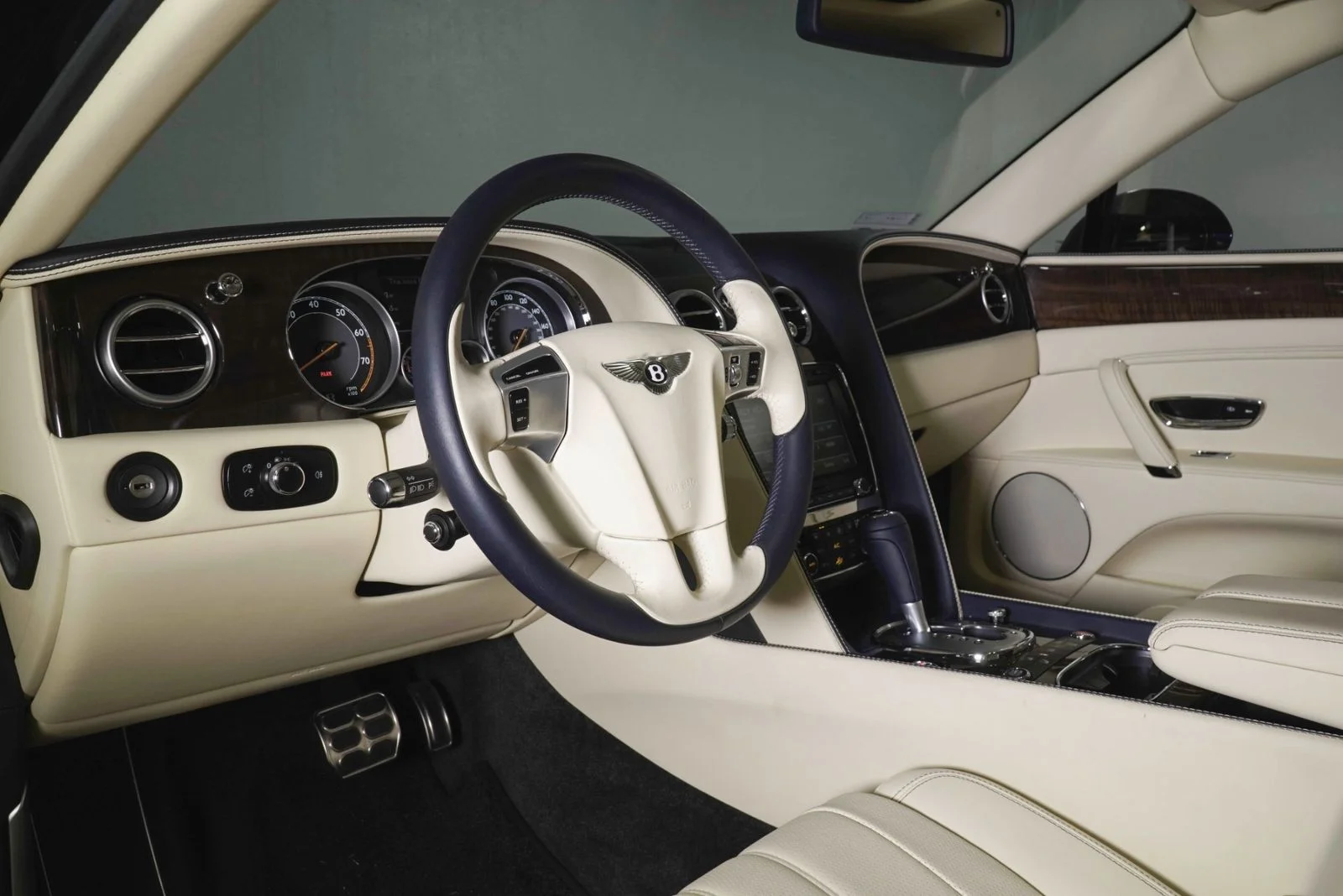 Used 2014  Bentley  image 15