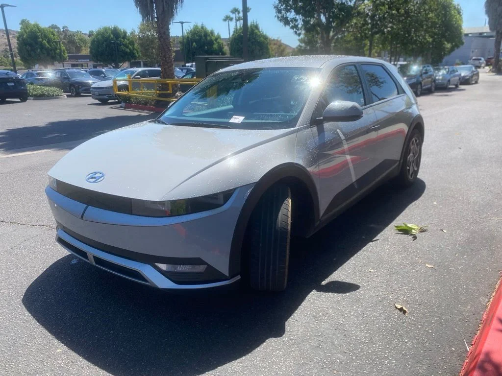 Used 2024 Gray Hyundai SEL image 5