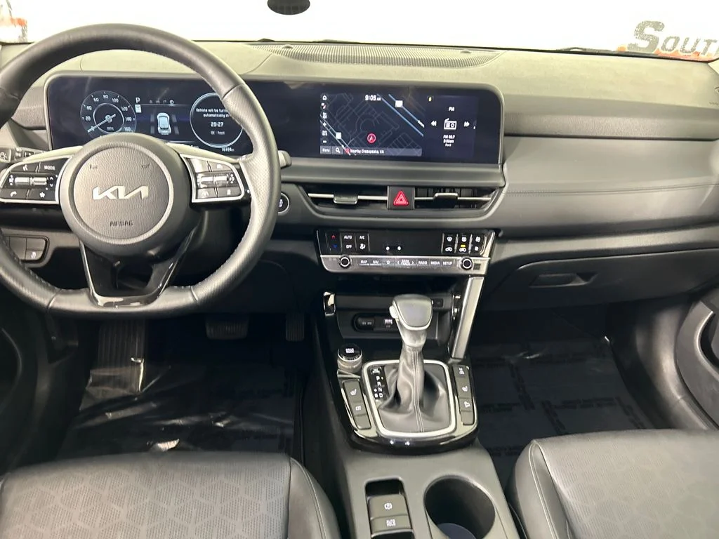 Used 2024 Blue Kia SX image 19