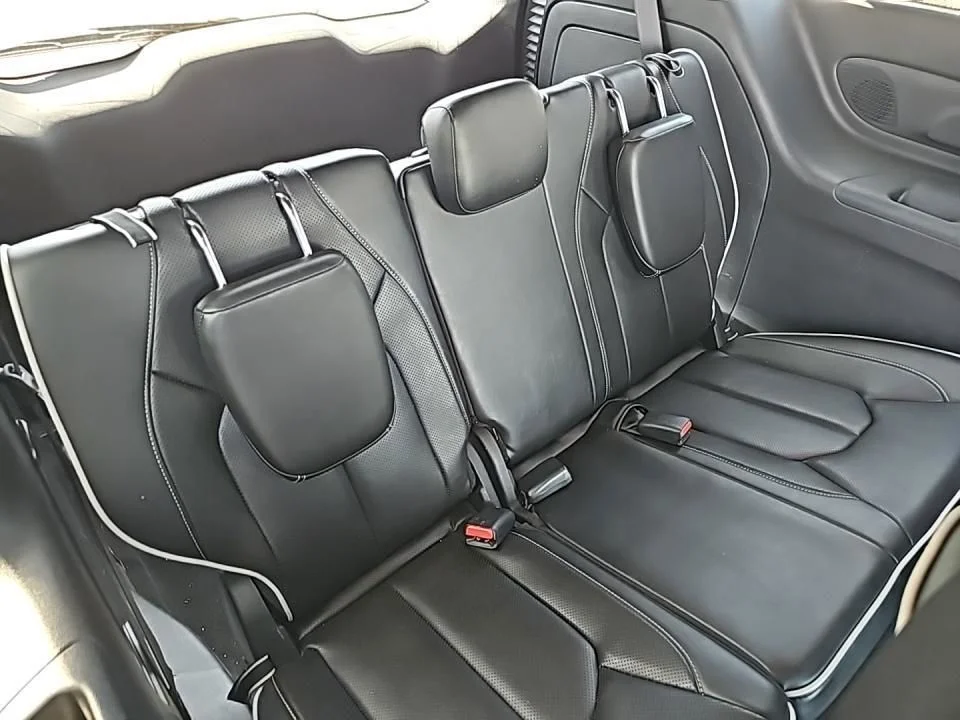 Used 2023 White Chrysler Limited image 11