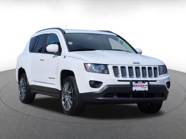 Used 2014 White Jeep Latitude image 1