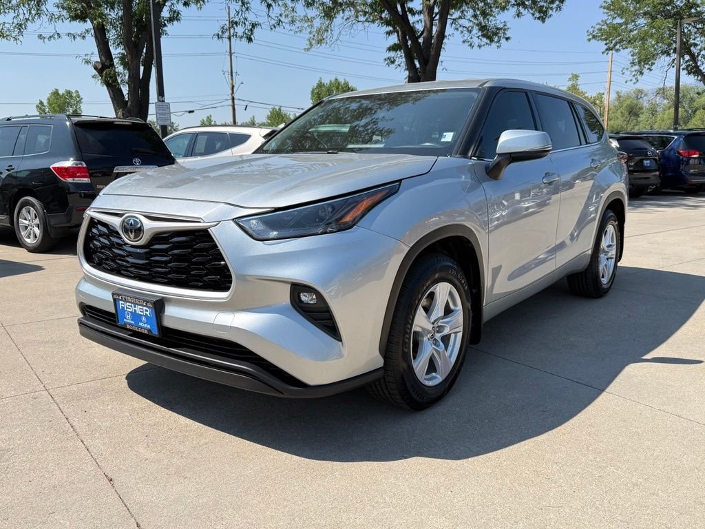 Used 2022 Celestial Silver Metallic Toyota LE image 8