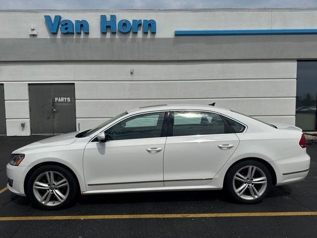 Used 2015 Candy White Volkswagen 1.8T SE image 2