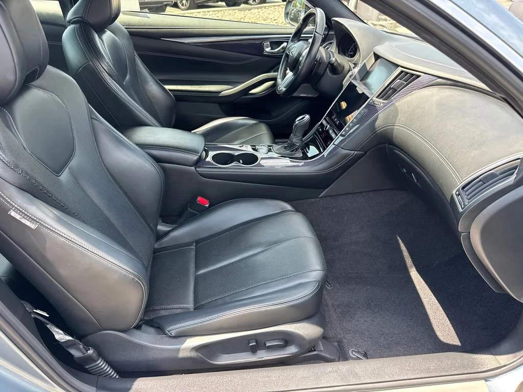 Used 2017 Blue INFINITI Red Sport 400 image 16