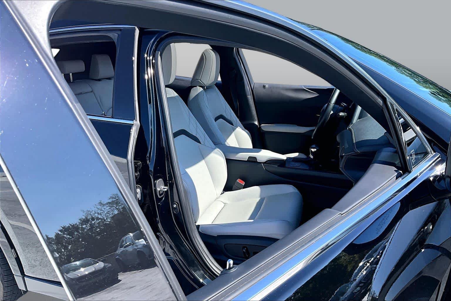 Used 2023 Obsidian Lexus Premium image 9