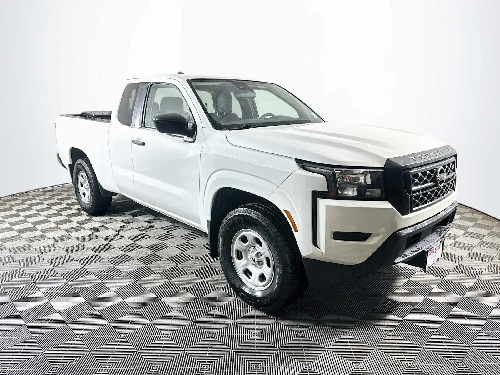 Used 2022 Glacier White Nissan S image 3