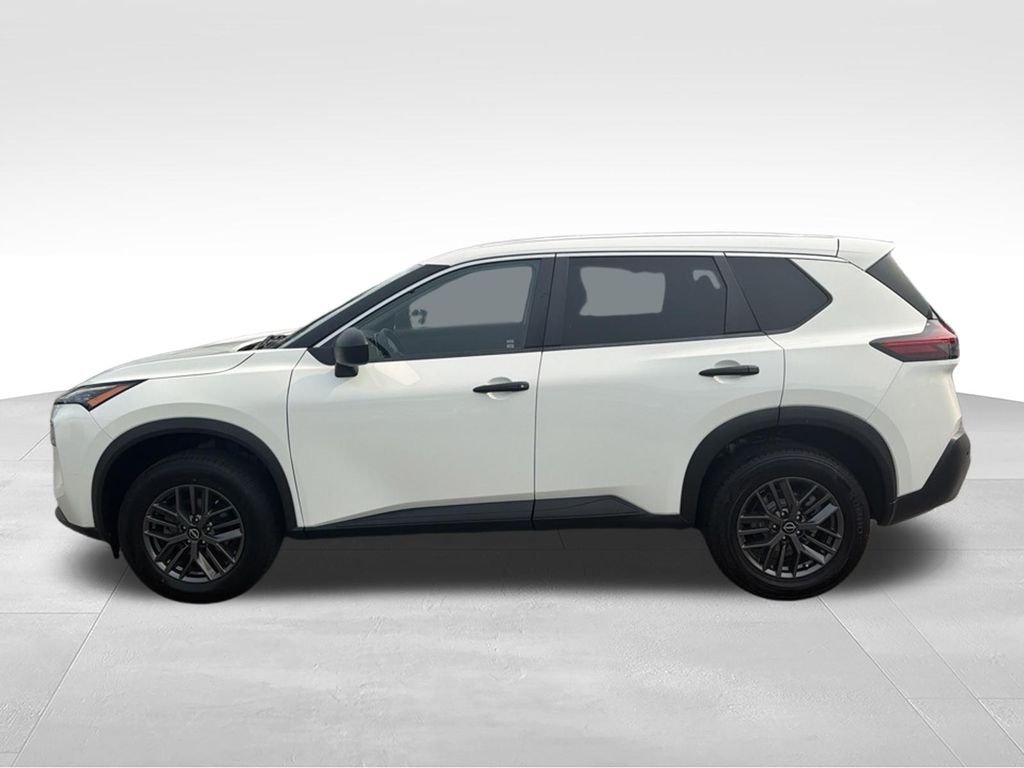 Used 2022 White Nissan S image 2