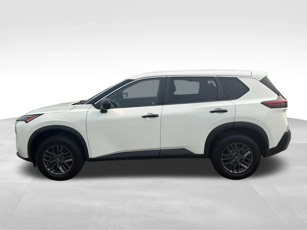 Used 2022 White Nissan S image 2