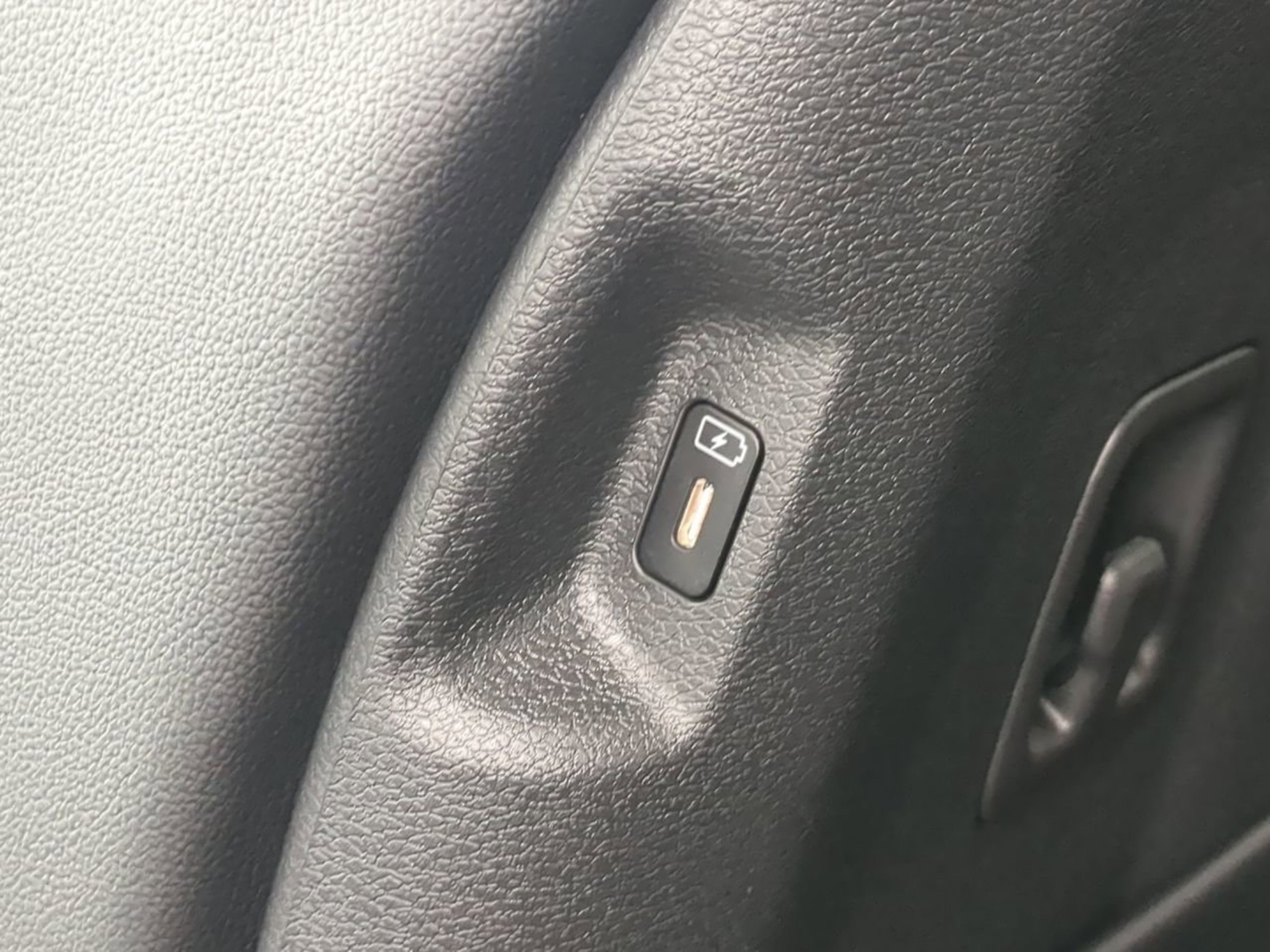 New 2026 Glacial White Pearl Kia EX image 18