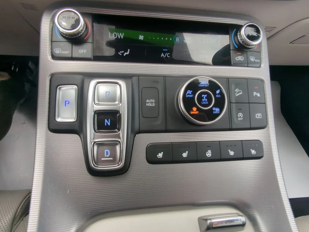 Used 2023 White Hyundai Calligraphy image 27