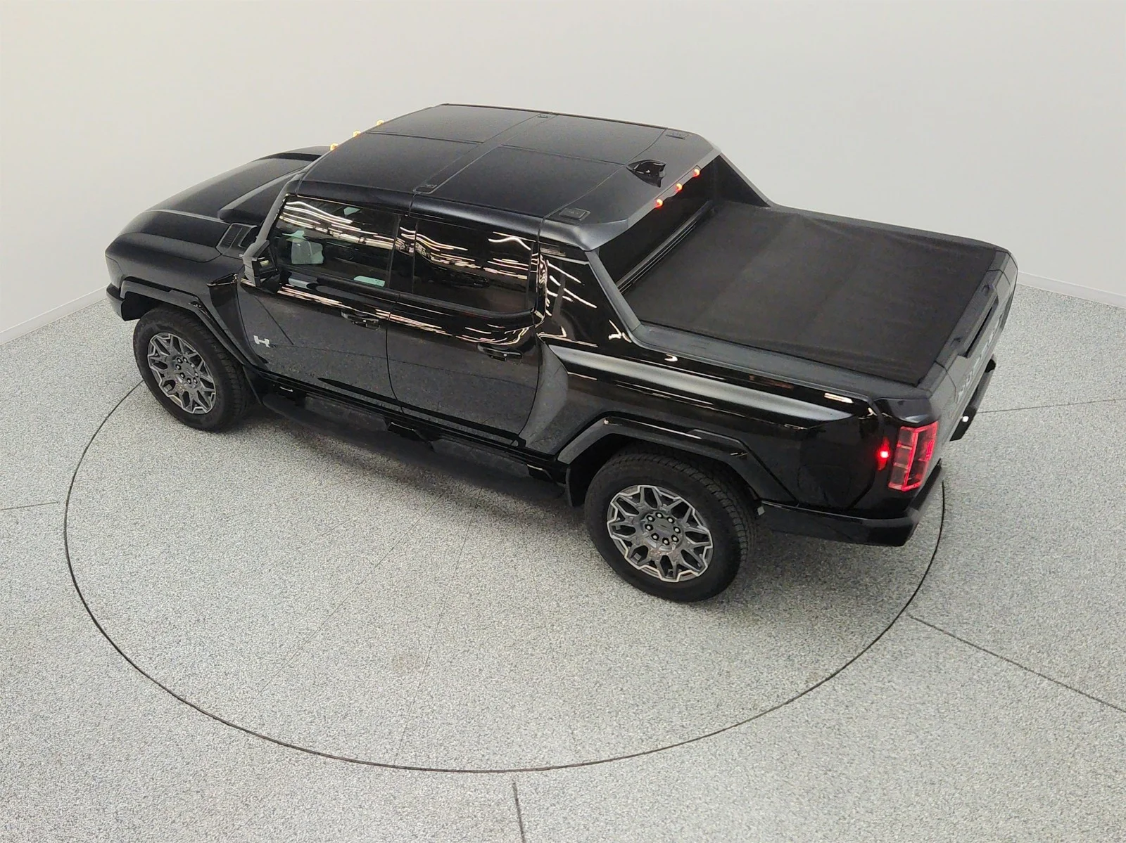 Used 2025 Void Black GMC e4WD Crew Cab 3X image 29