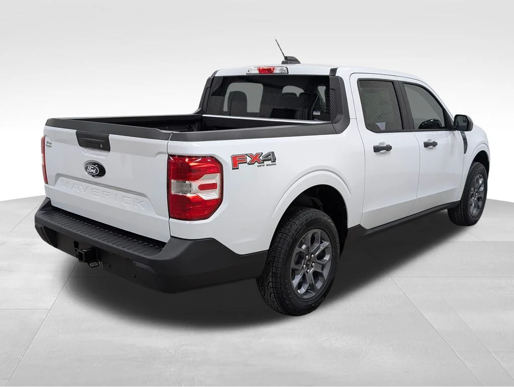 New 2026 Oxford White Ford XLT image 7
