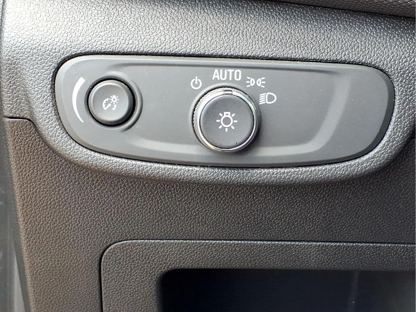Used 2024 Mosaic Black Metallic Chevrolet ACTIV image 19