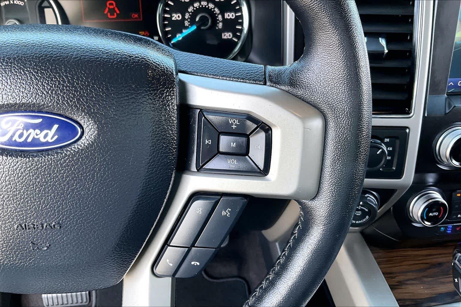 Used 2020 Agate Black Metallic Ford LARIAT image 23